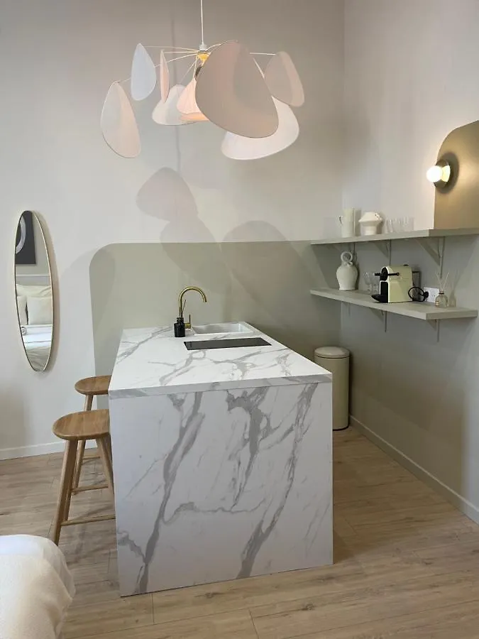 Suite Kaolin Lyon 0*,  France